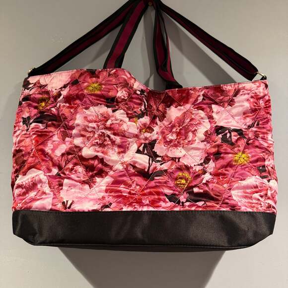 Victoria's Secret Pink Floral Flower Quilted Nylon Weekender Tote Bag - Picture 2 of 3